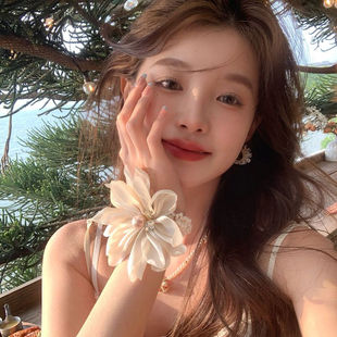 仙女花朵头饰发饰女精致韩系白花珍珠发圈大朵花瓣设计出街氛围感