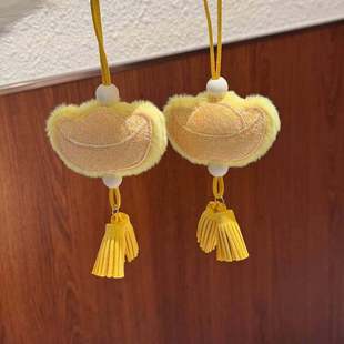 日常挂包黄毛绒挂件 元宝造型流苏木珠 新年招财吉祥装饰挂饰