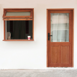 实木门窗定制松木樟子松民宿店铺门推拉门蛋糕店玻璃网红门折叠窗