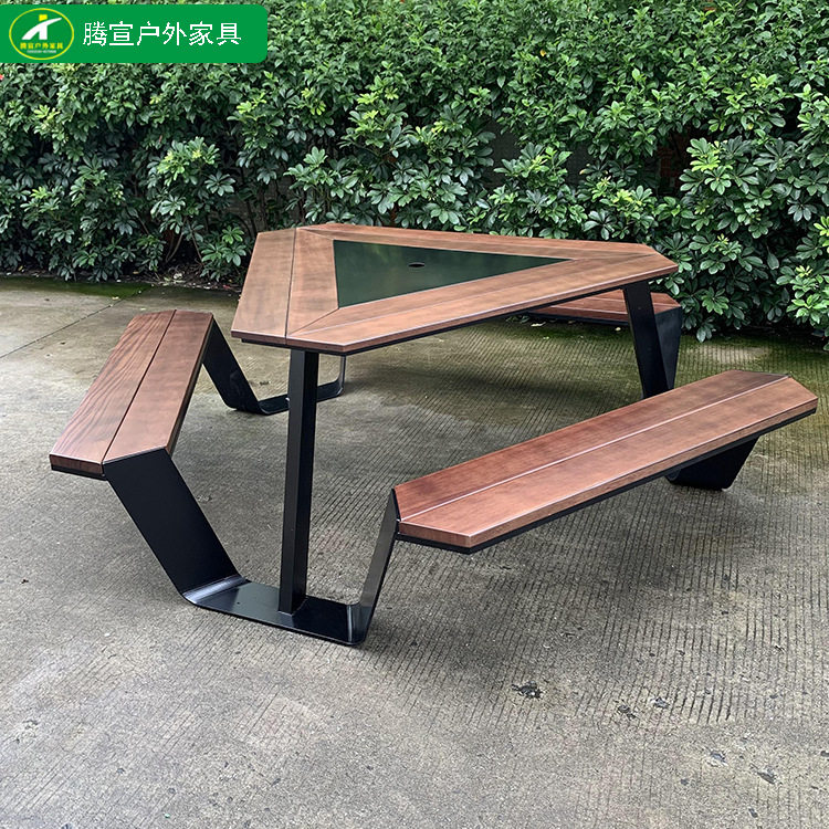 户外桌椅组合高端网红休闲名宿别墅庭院公共防腐木桌子铁艺小区
