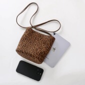 2025新款 时尚 豹纹磨砂牛皮手拎水桶包轻奢小众高级感复古斜挎小包