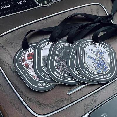 车载香薰挂件车用香水持久香氛衣柜车上挂式绵纸香卡圆形纸质香片