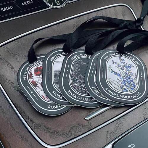 车载香薰挂件车用香水持久香氛衣柜车上挂式绵纸香卡圆形纸质香片