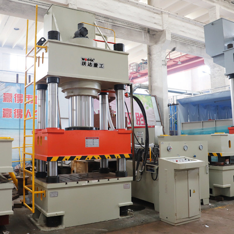 沃达重工定制630吨四柱液压机一次冲压成型矿用W钢带托盘液压机