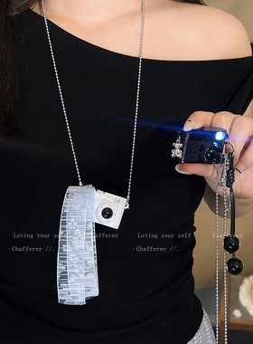 小心镜头！闪光相机吊坠项炼妇女的利基设计长吊带配件毛衣炼夏天
