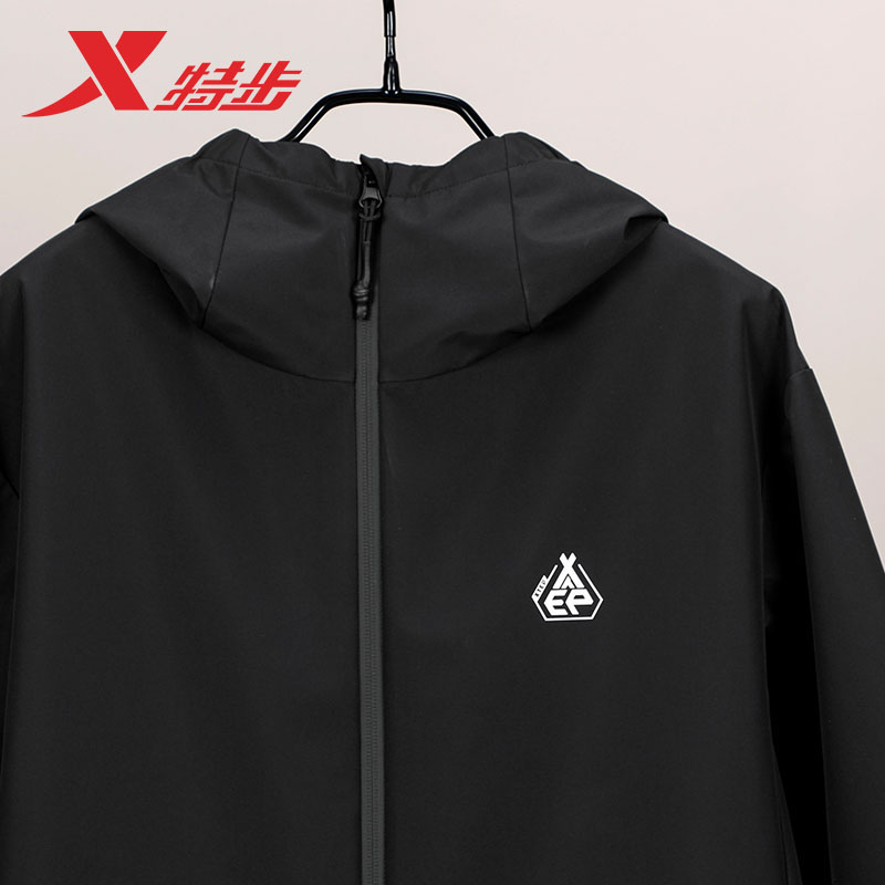 特步软壳衣男2025冬季梭织防风外套薄款风衣官方正品三防连帽上衣