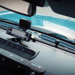 MORE牧野烈马Bronco中控集成导轨平台烈马车台手机Y支架水杯支架