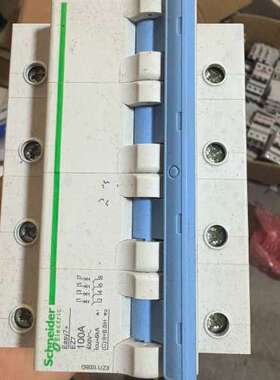 施耐德EZ7系列空气开关 4P 100A  实物拍摄
