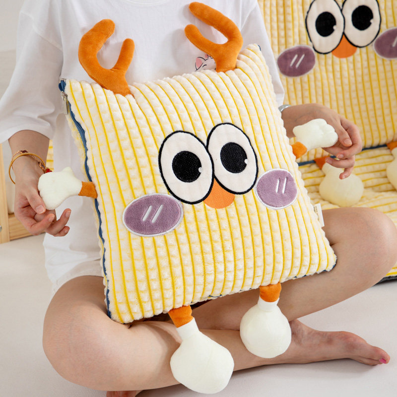 加厚牛奶绒两用抱枕被卡通车上靠垫办公室沙发午休可折叠便携毛毯