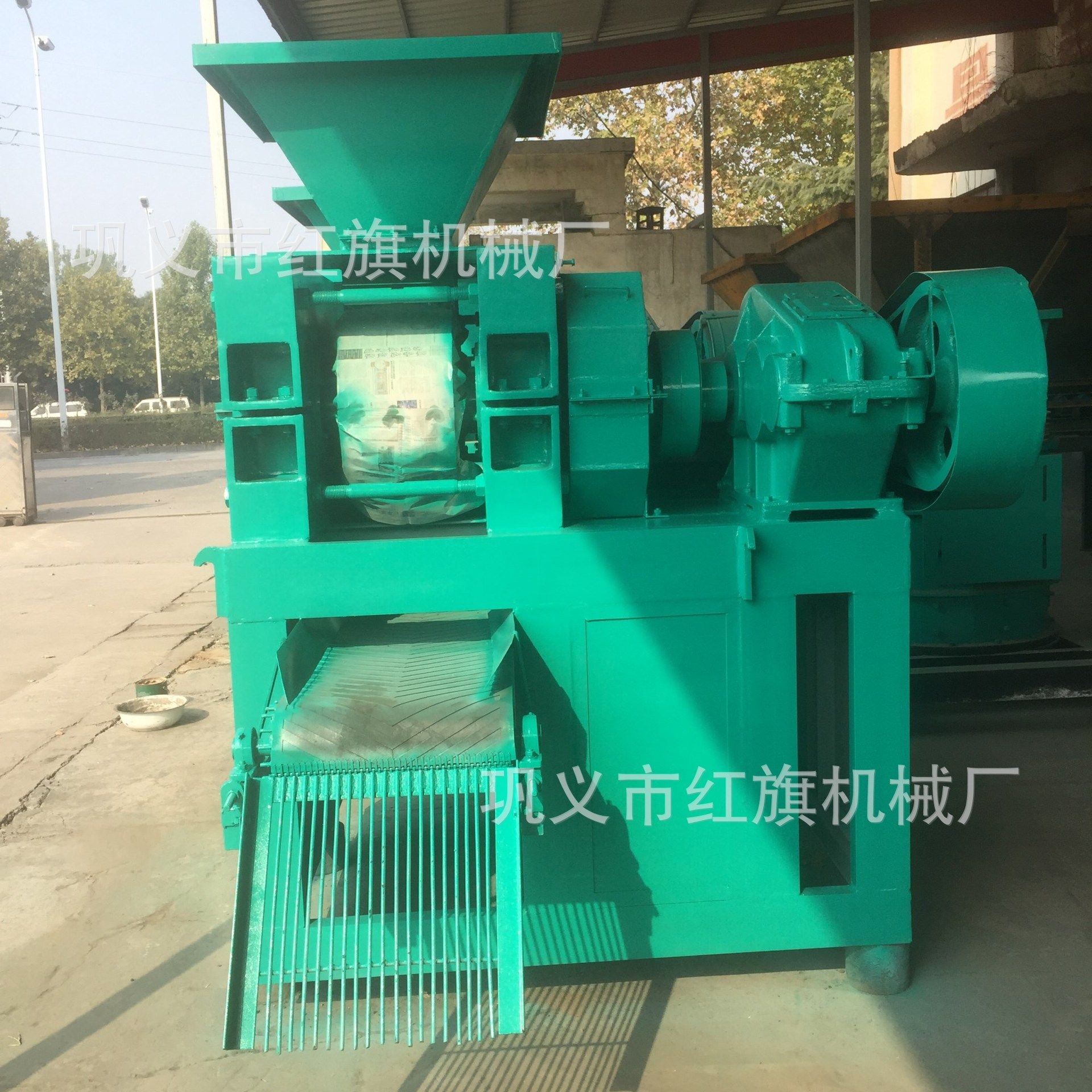 厂家供应压球机 对辊矿粉压球机  煤粉压球机 木炭兰炭粉压球机