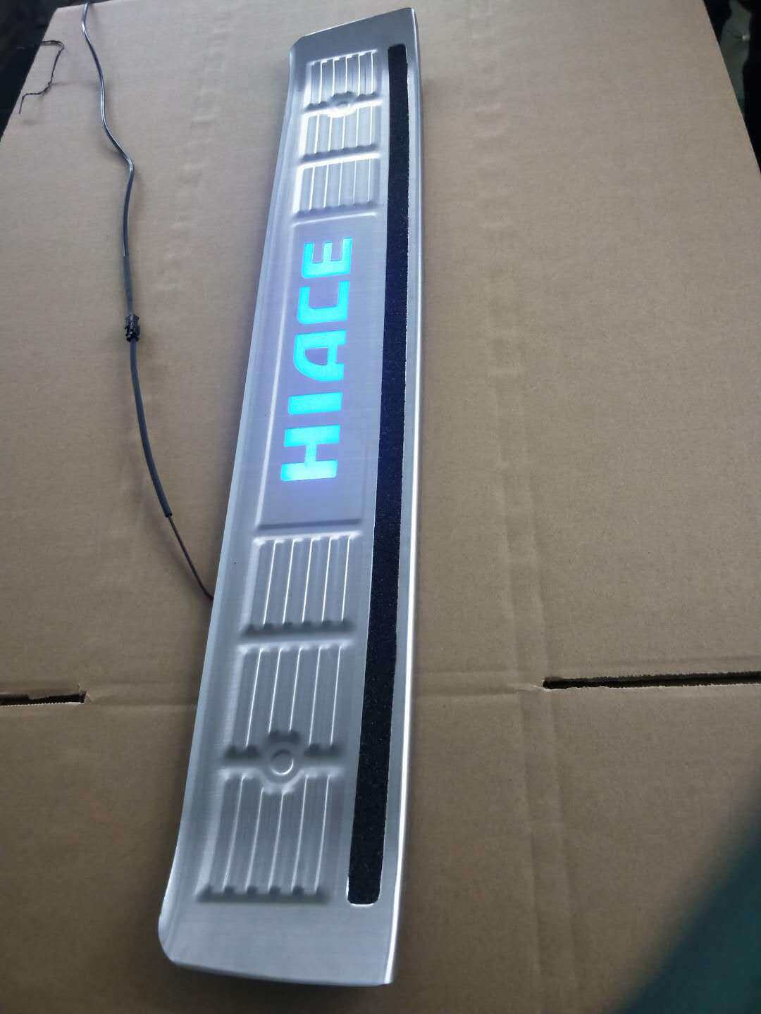 适用于海狮 Hiace200带灯led后踏板后护板带防滑条