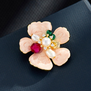 高级感粉色滴油花朵胸针小众高级感淡水珍珠胸花时尚 日本品质法式