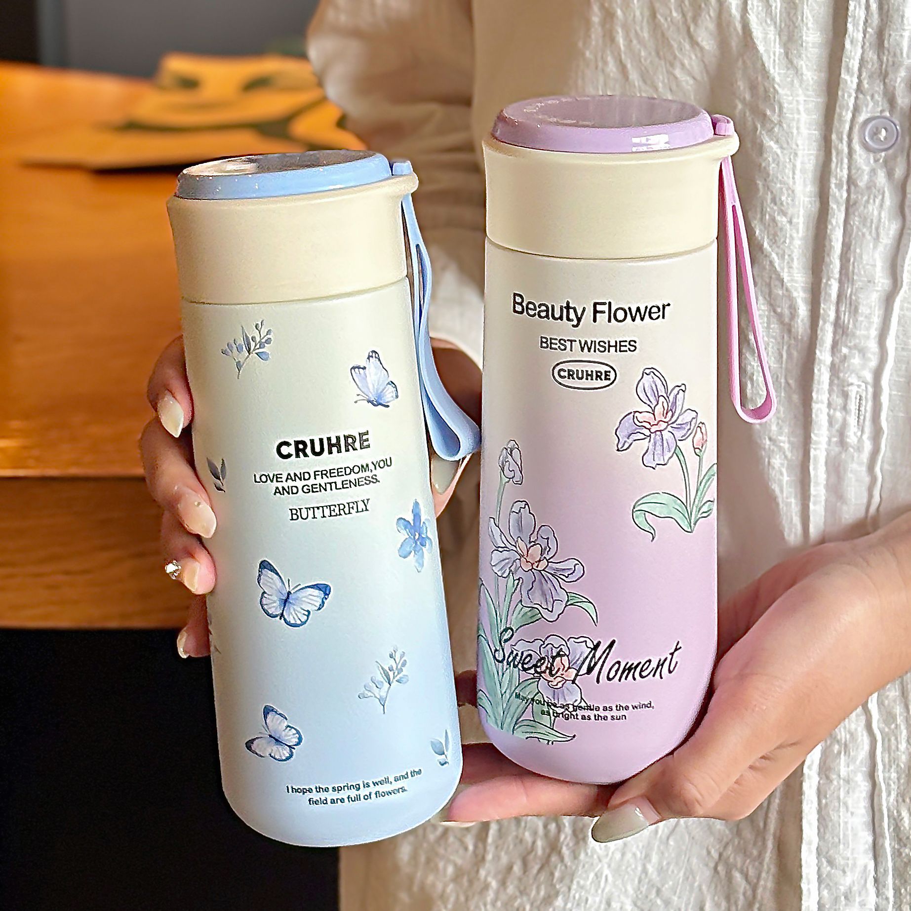 日本品质简约铃兰时光保温杯坚固提环方便携带直饮杯口带有独立茶