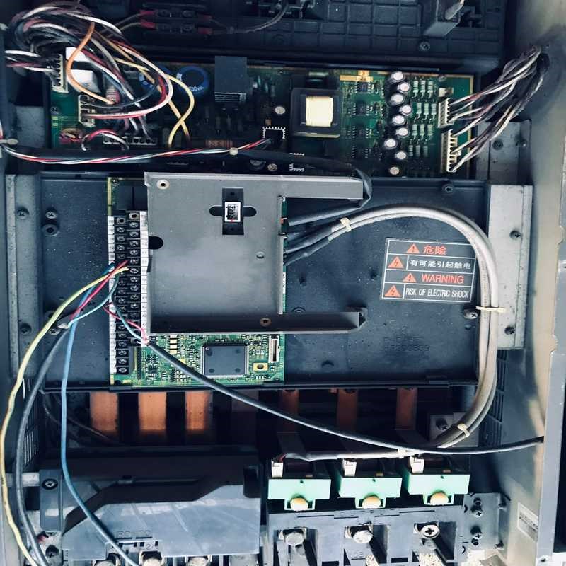 FRN75P11S-4sCX富士变频器,功能好的实物图片显示