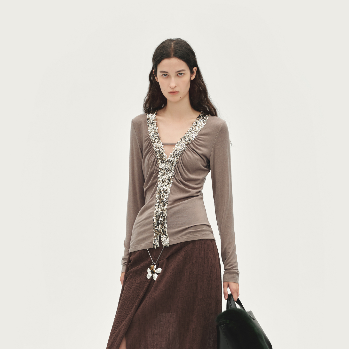 AVVENN天丝羊毛V领结构假门襟珠片造型单衣AL90801535