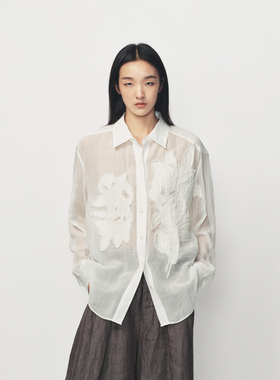 AVVENN立体肌理麻感米白色亲肤立体贴布绣花衬衫AK10902691