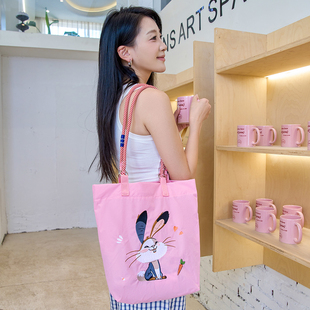 2025新款单肩包女轻奢高级感大容量防水手提简约时尚通勤拉链尼龙