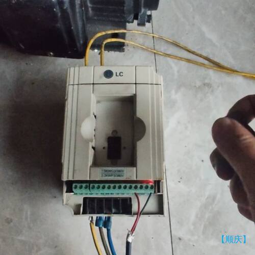 【顺庆】LC菱川变频器LCV6-H-4T1.5G-A，1.5KW/3【议价】
