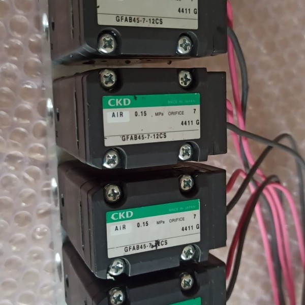 【顺庆】CKD电磁阀带汇流板，型号GFAB45-7-12CS，成色新【议价】