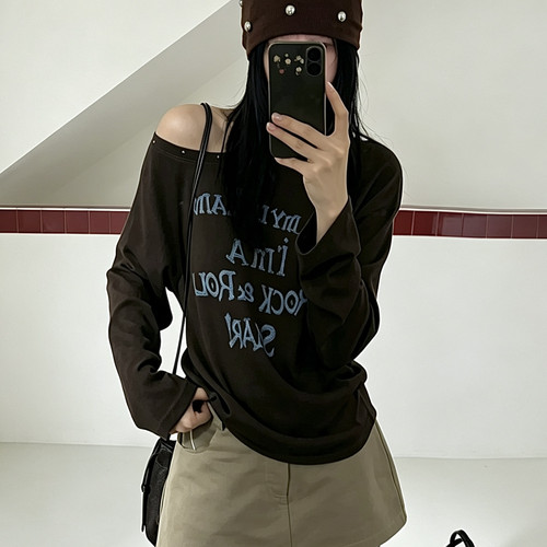 meet up studio-素描效果印花领口烫钉工艺斜肩长袖T长袖T恤51377