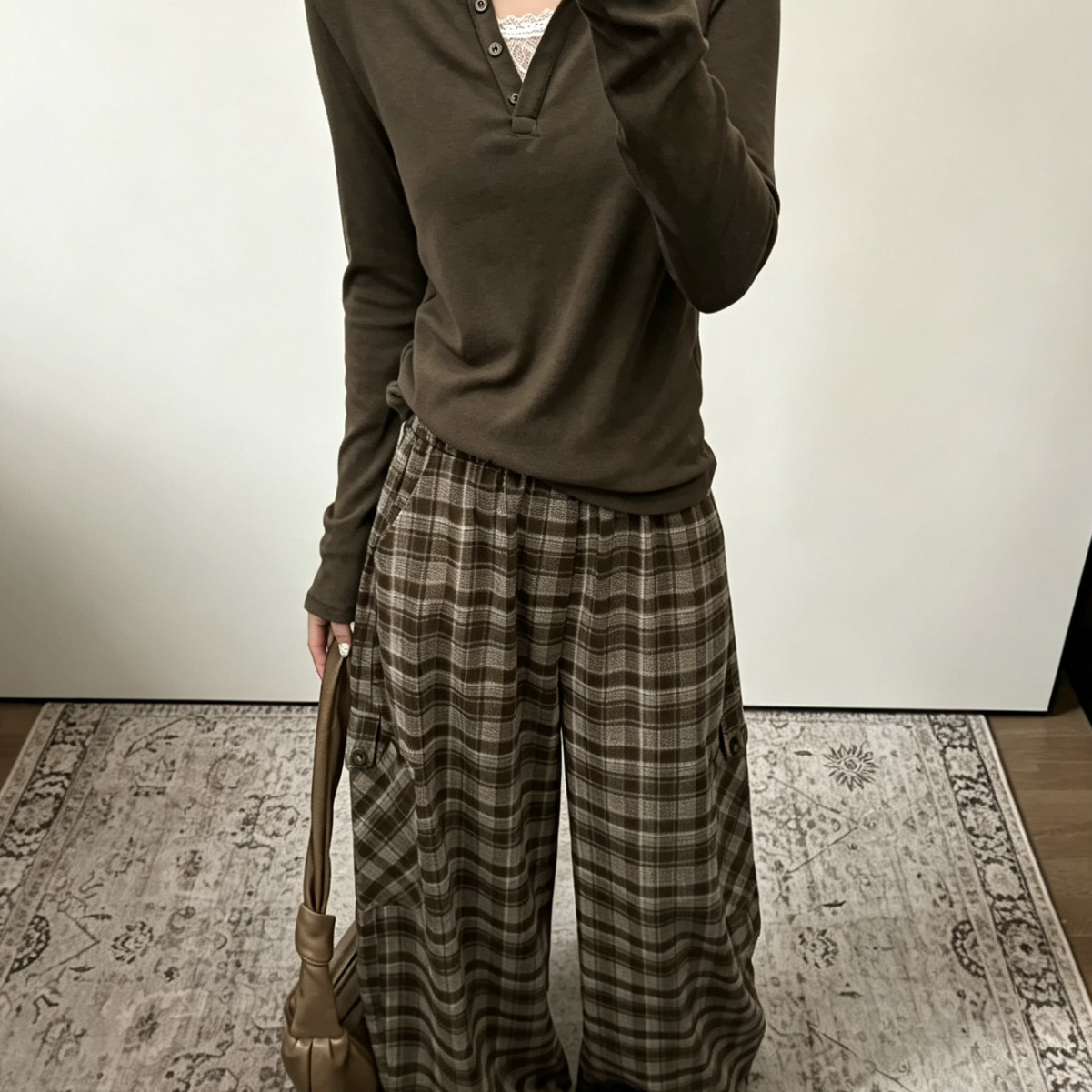 meet up studio-弹面料v领扣子门襟拼蕾丝撞色长袖T长袖T恤51602图片