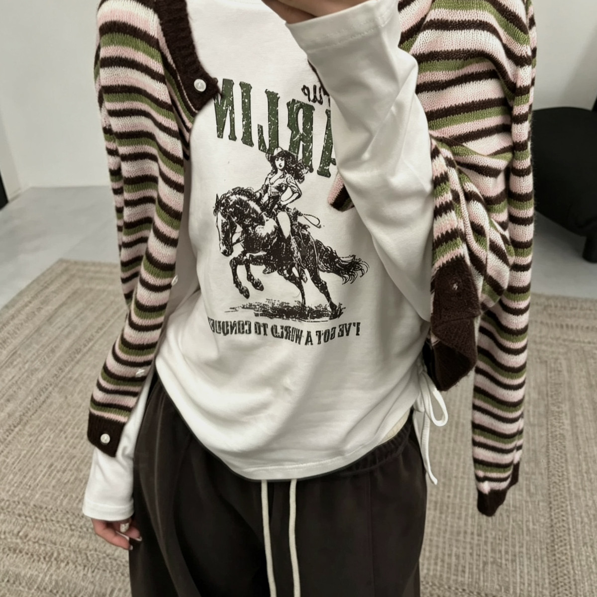 meet up studio-面料侧抽绳奔腾马字母印花高弹长袖T长袖T恤7257图片