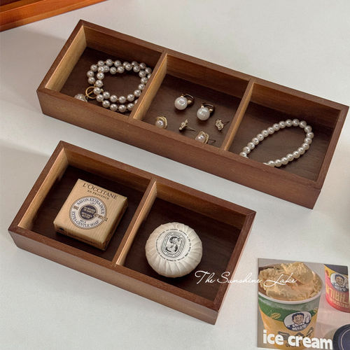 胡桃色竹木长方形香薰化妆品