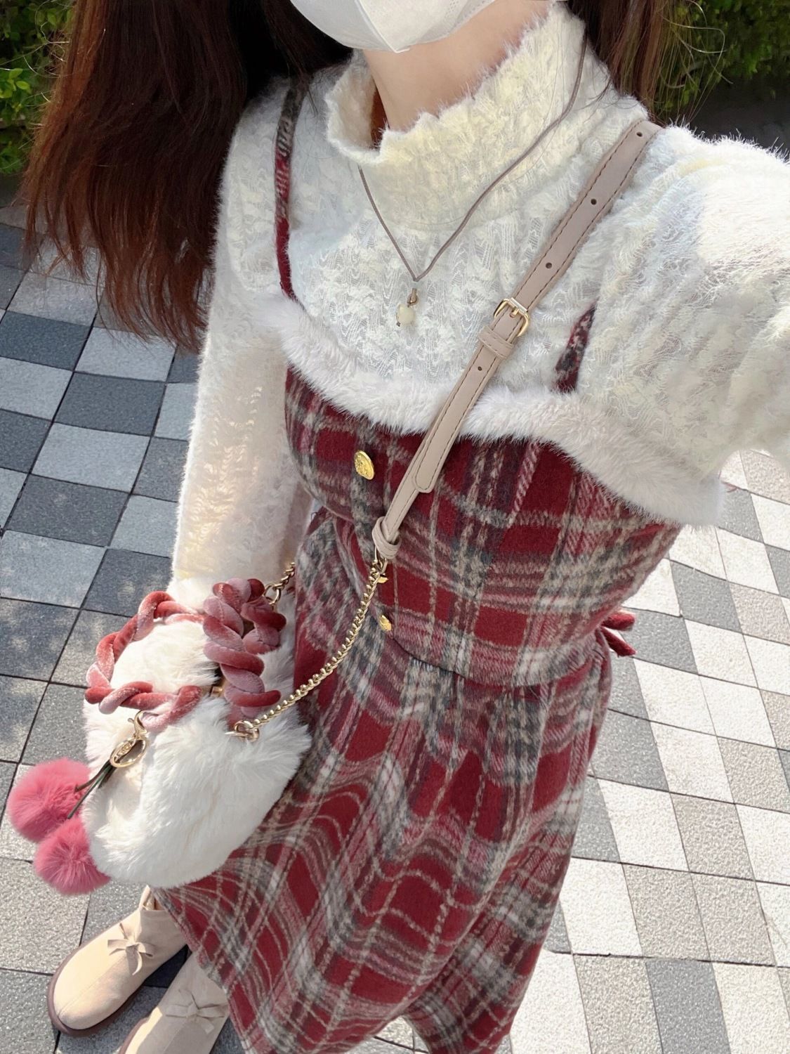 新年战袍连衣裙女秋冬新款ins气质感留洋千金穿搭公主赫本小红裙
