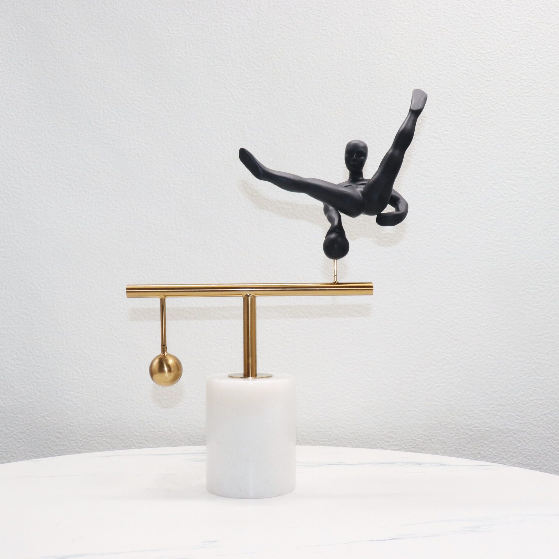 北欧创意大理石现代样板房摆件书柜树脂人物家居客厅酒柜软装饰品