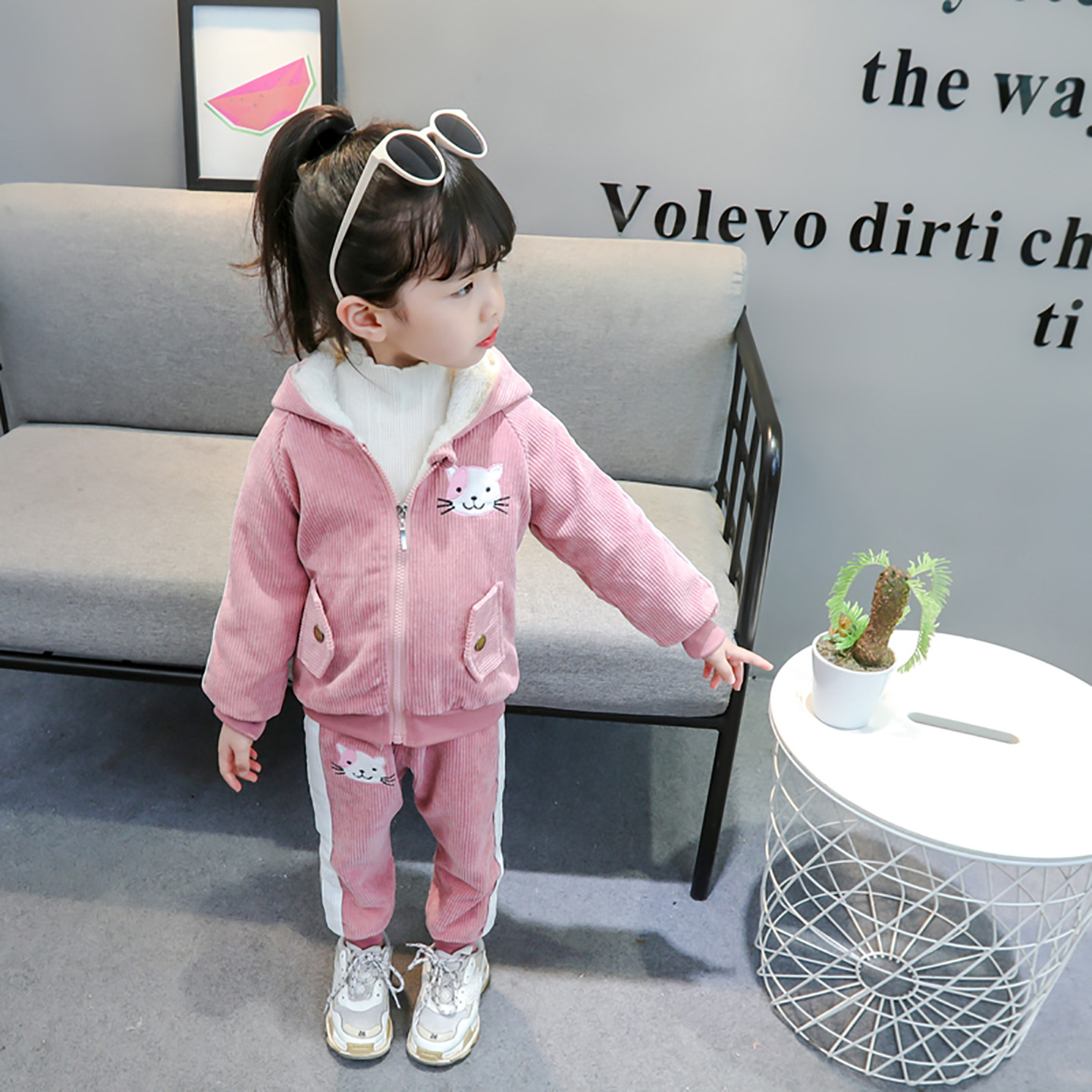 女童冬装套装2025新款洋气宝宝加绒加厚衣服灯芯绒连帽外套两件套