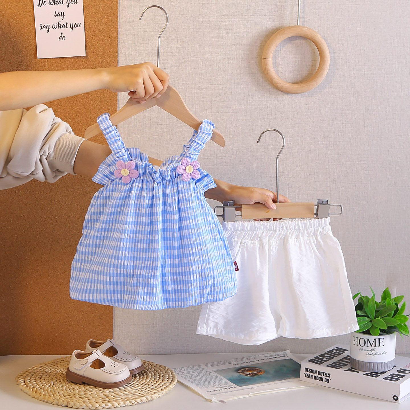 韩版女宝宝夏季格子吊带两件套