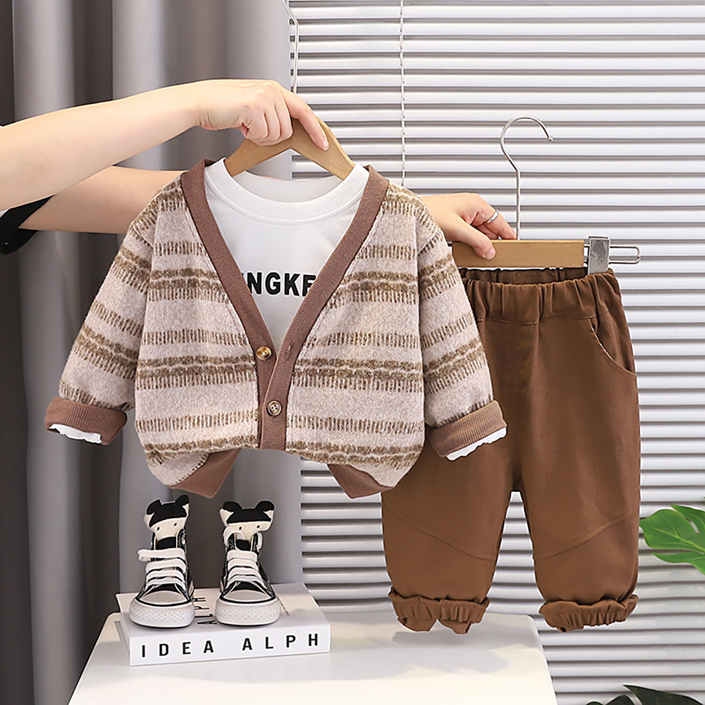 休闲条纹针织开衫男童春秋3件套V领外套内搭裤子宝宝休闲春秋衣服