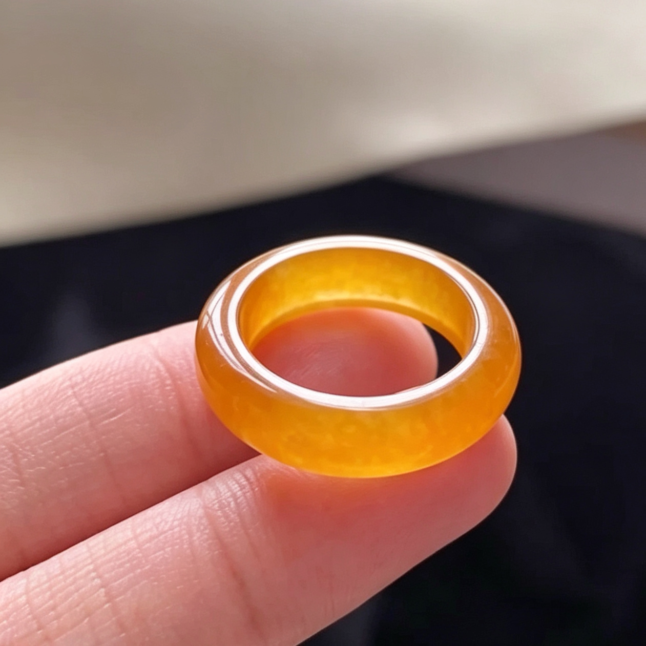 天然黄龙玉戒指鸡油黄玉石素圈指环女士高级感黄金糖色扳指戒指