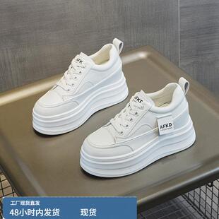 内增高真皮小白鞋女2025夏新款配裙子小个子松糕厚底网红运动板鞋