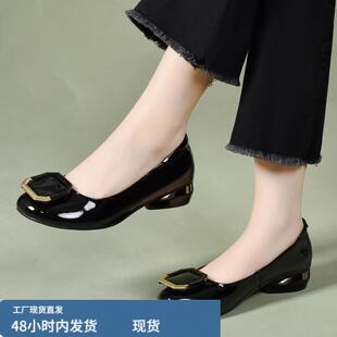 真皮女鞋头层牛皮2026新款夏季粗跟软底不累脚一脚蹬亮皮浅口单鞋