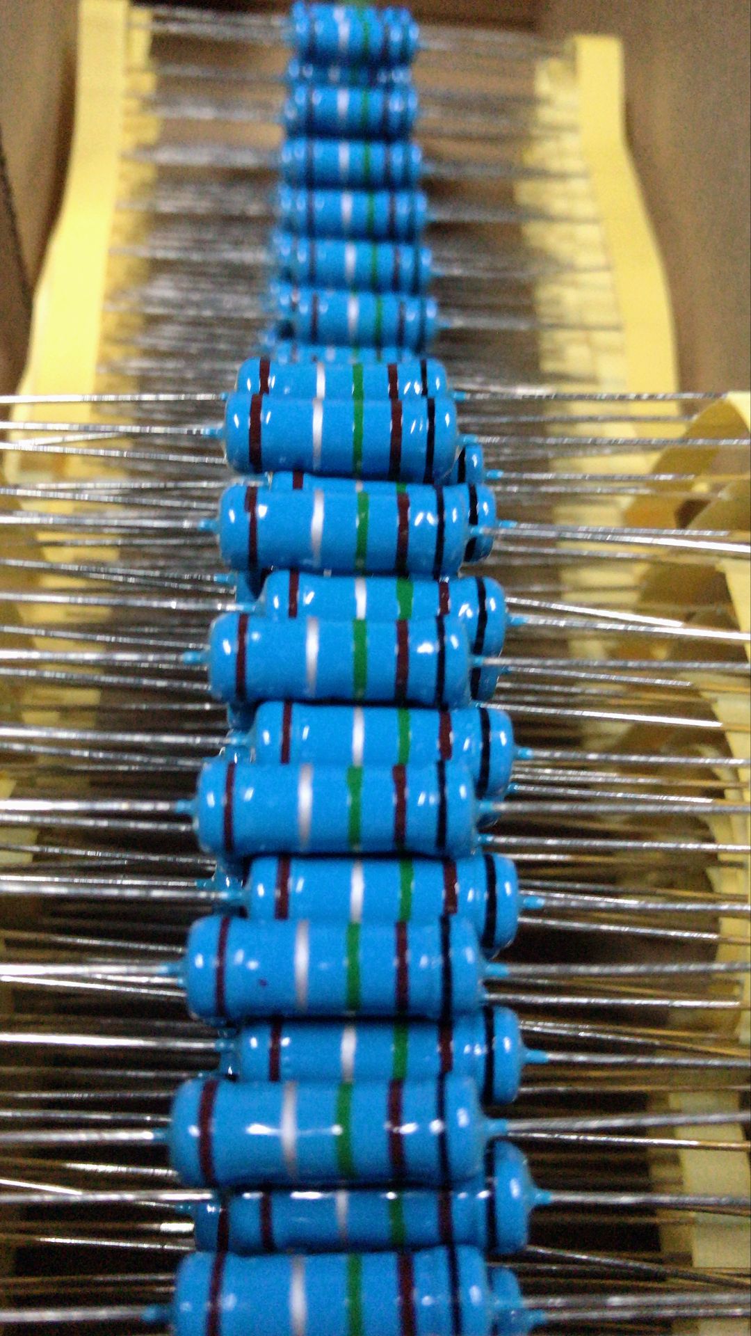 MF3W 6*17 1%金属膜电阻1K56K100R1M62K910R4.7K47R33R82欧0.1欧