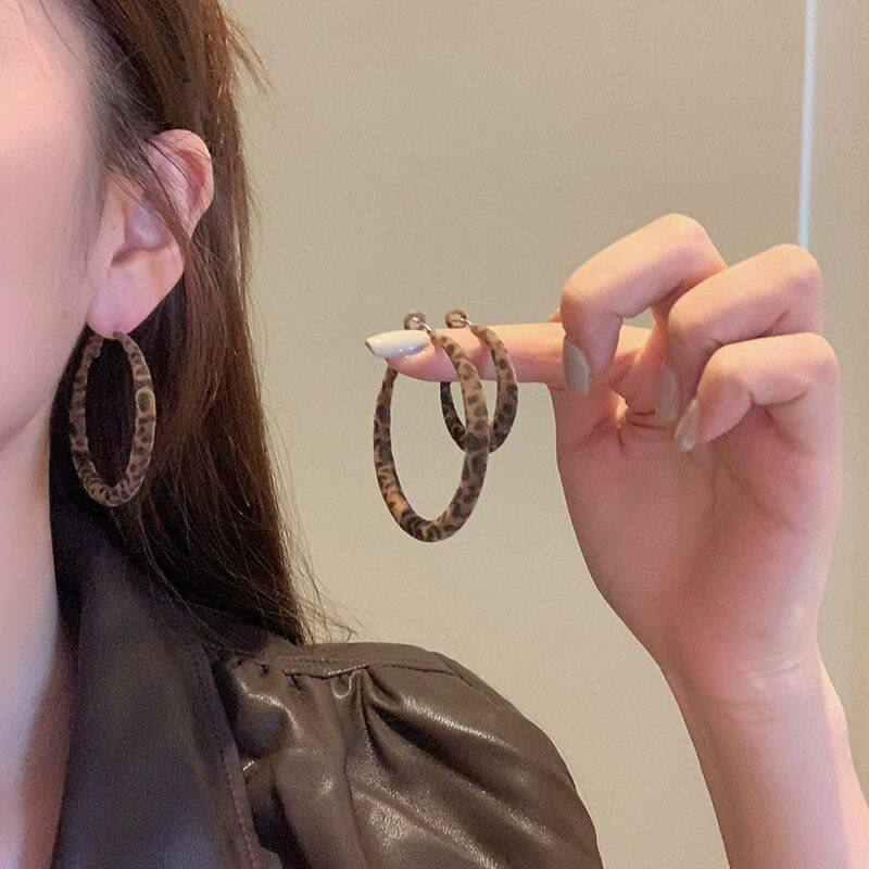 铜合金绒毛耳饰 早秋复古轻奢植绒豹纹耳圈女气质文艺耳环耳饰