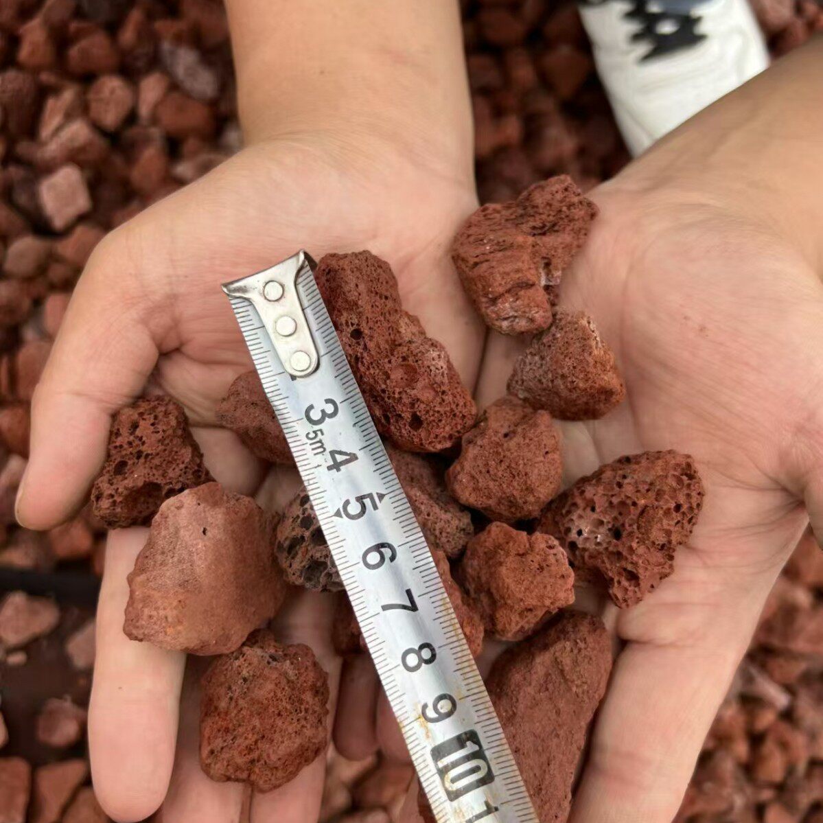 厂家批发精选红色火山石过滤水族鱼缸净水用红色火山石黑色火山岩