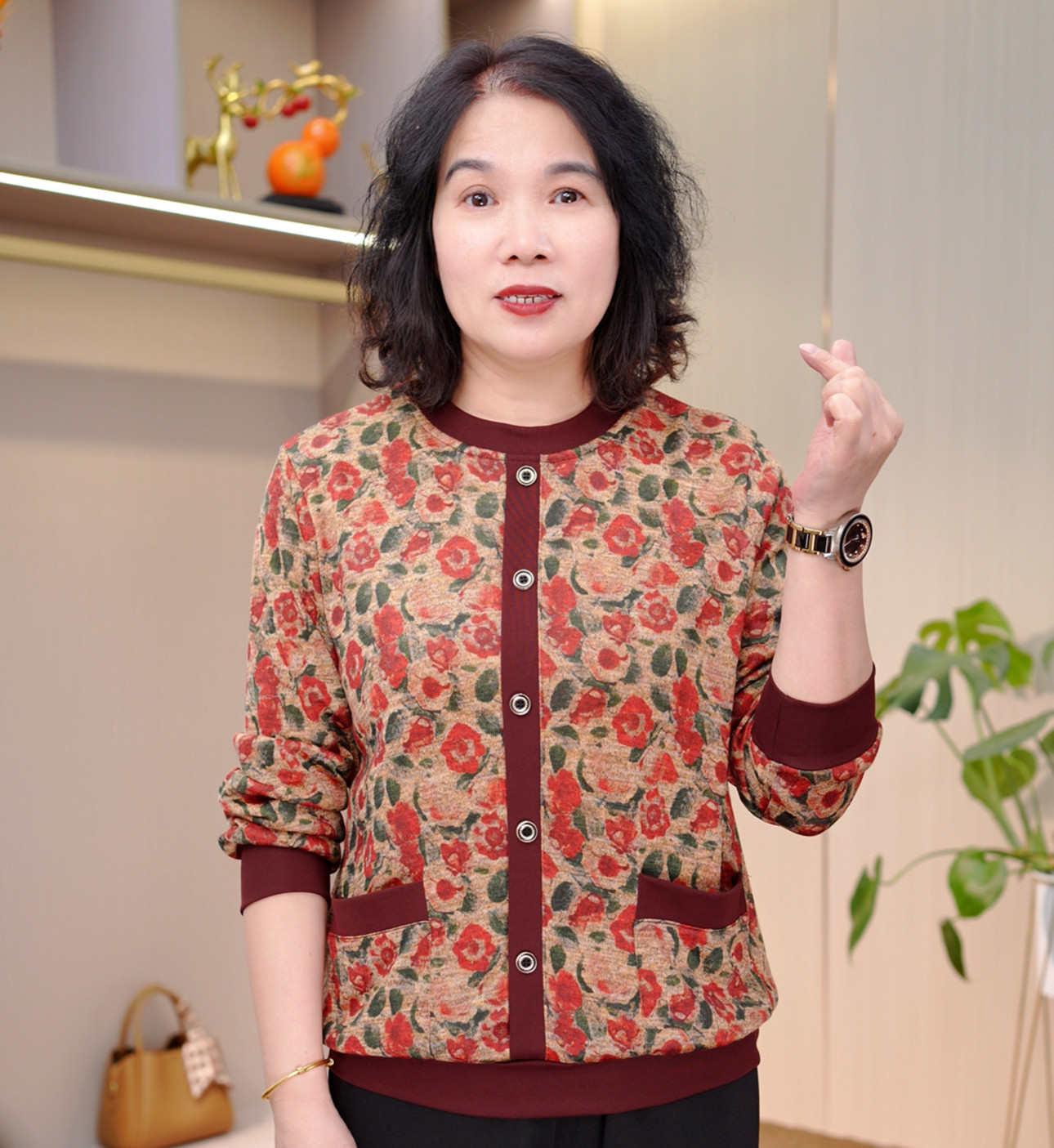2026秋新款中老年女圆领提花小衫宽松洋气妈妈装百搭休闲长袖上衣