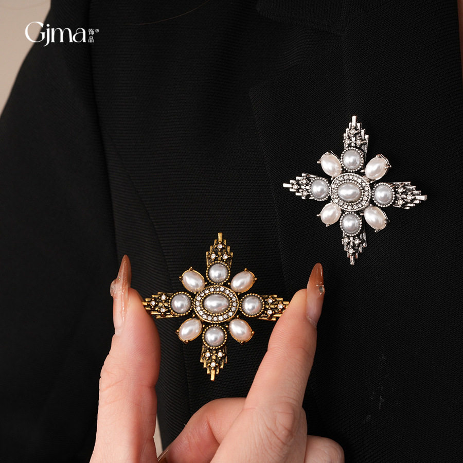 欧美镶钻十字架花形珍珠胸针高级感轻奢小众别针配饰做旧服饰配件