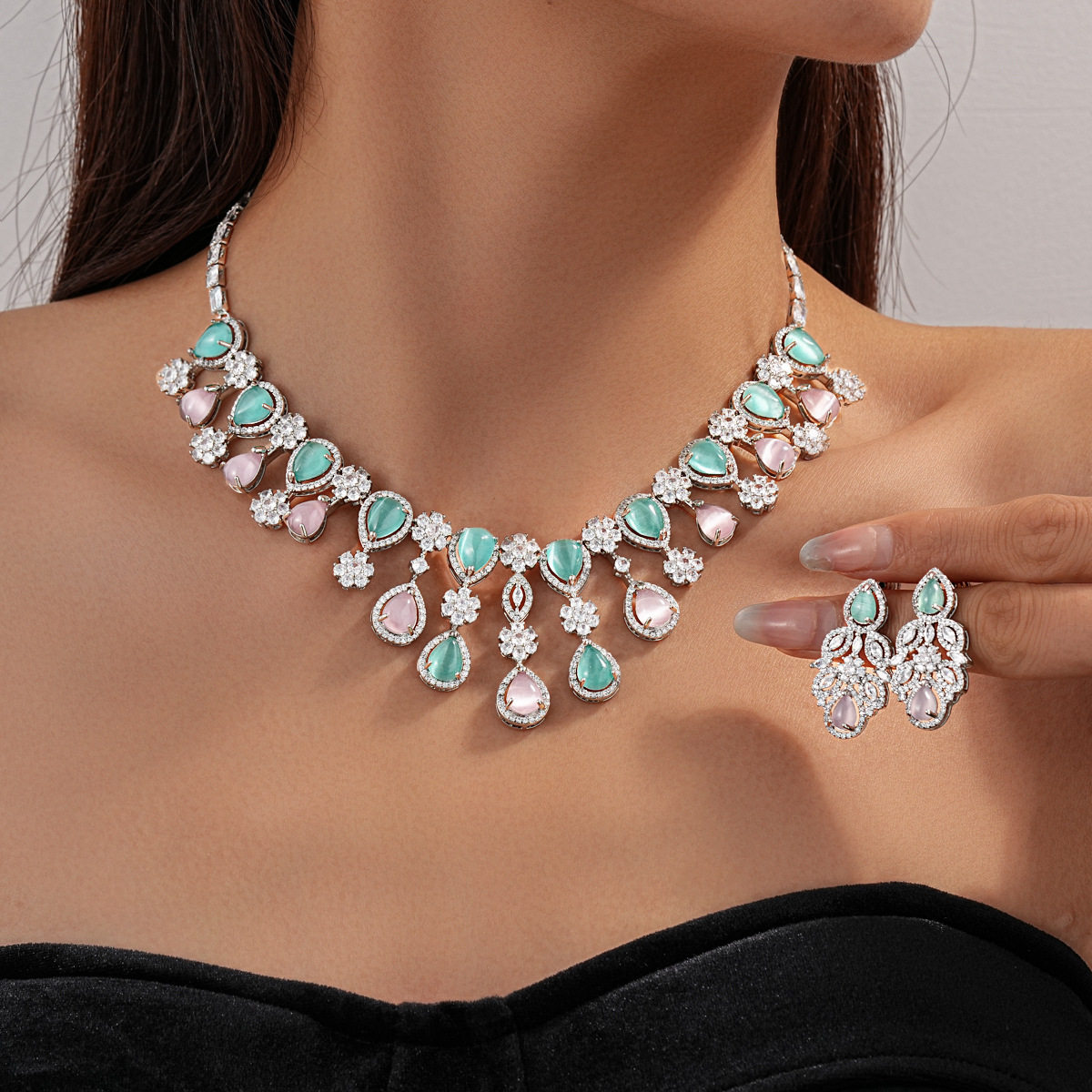 锆石花朵猫眼石水滴吊坠项链复古宫廷风锁骨链轻奢高级感小众项饰