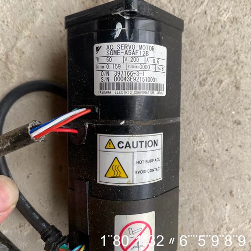 伺服电机，型号SGME-A5AF12B，功率50W，实物