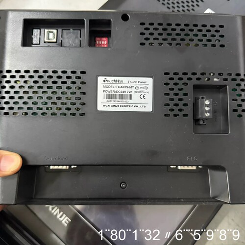 触摸屏TGA63S-MT，10寸显示屏，功能完好。配有D