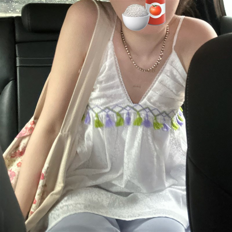 一只豌豆 清纯妹妹纸片人白色吊带慵懒蓝绿流P苏娃娃宽松时髦背心