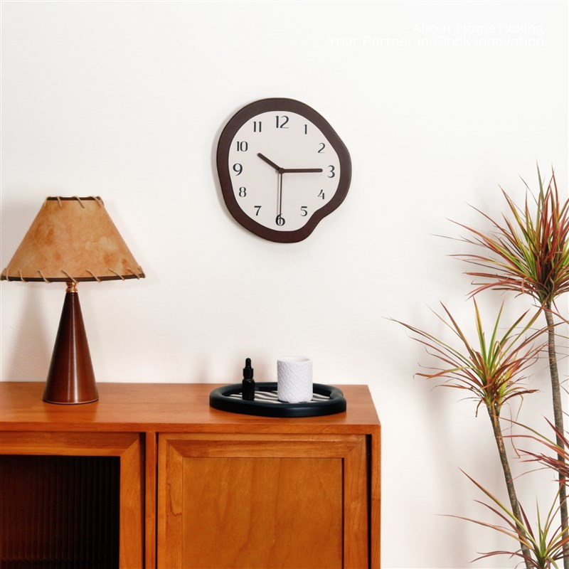 家庭用2a025新款钟表挂钟客厅白墙壁上时钟中古奶油风时间表钟装