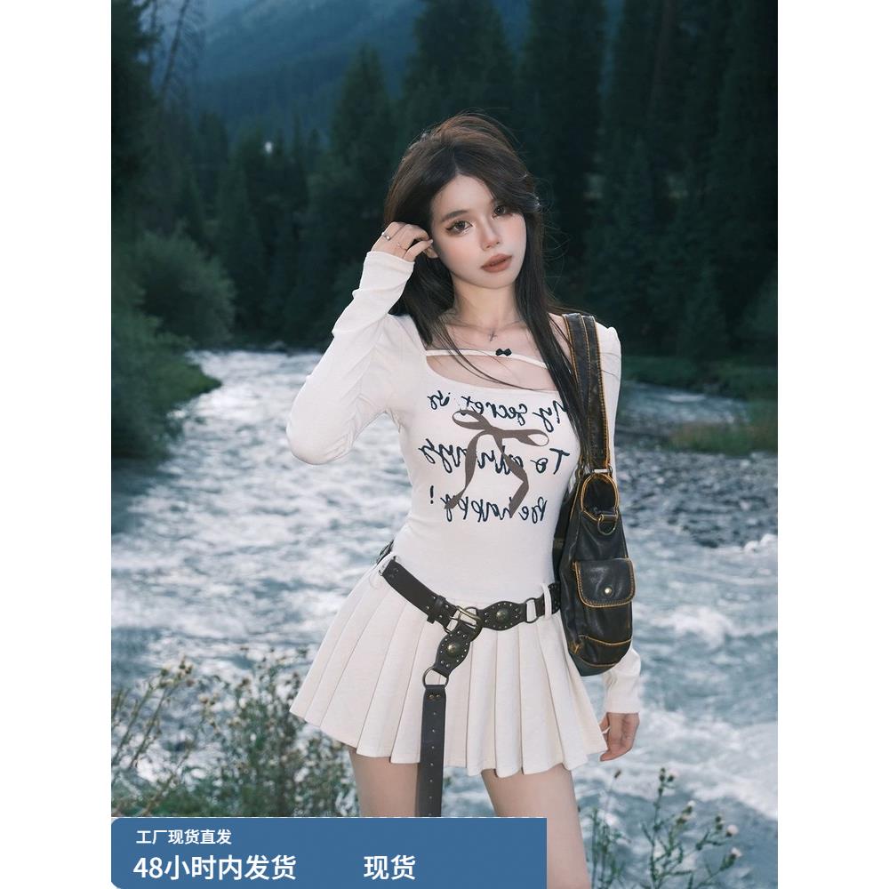 纯欲望辣女孩字母印花方领连衣裙女性腰部气质设计小众百褶裙秋天