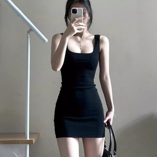 方领吊带连衣裙女夏纯欲辣妹性感包臀裙小个子抹胸裙子 简约法式