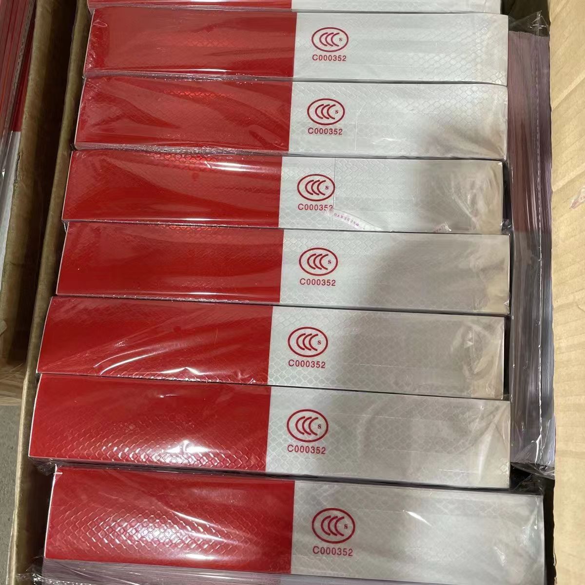 德国进口整箱货车反光贴检车站盒装反光条贴纸高粘度红白车辆年检