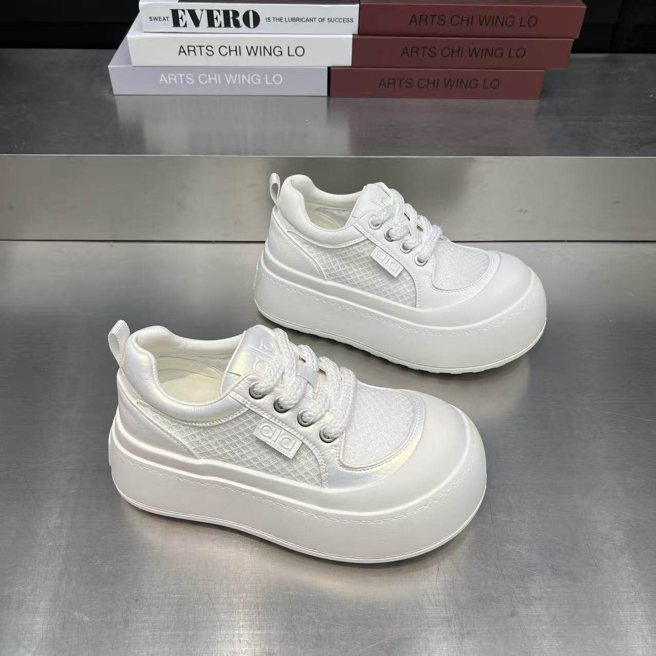 欧洲站厚底增高小白鞋女2026春款爆款配阔腿裤鞋子百搭大头面包鞋