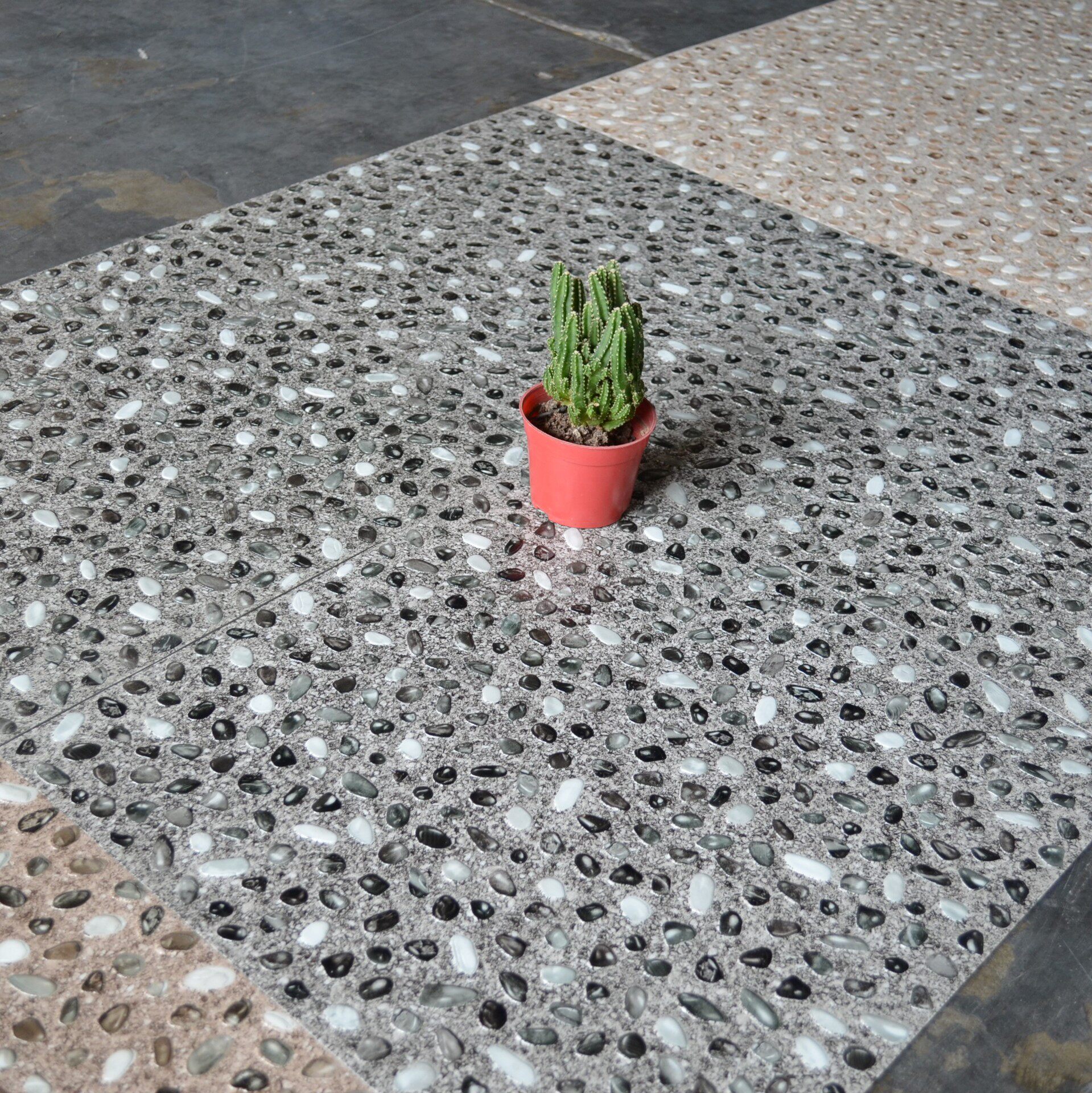 鹅卵石纹457.2*457.2防水防滑 阻燃静音 耐磨 3.0pvc片材塑胶地板